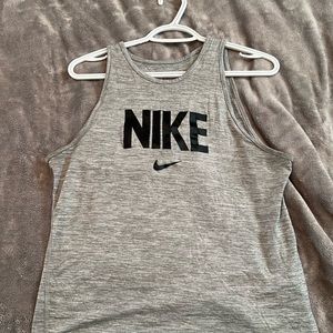 M Nike tank